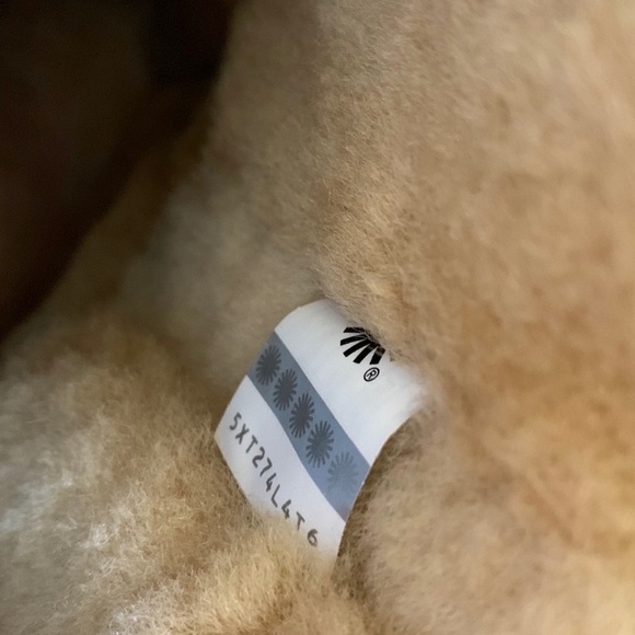 UGG Chestnut Bailey Bow II Boots - Picture 7 of 7